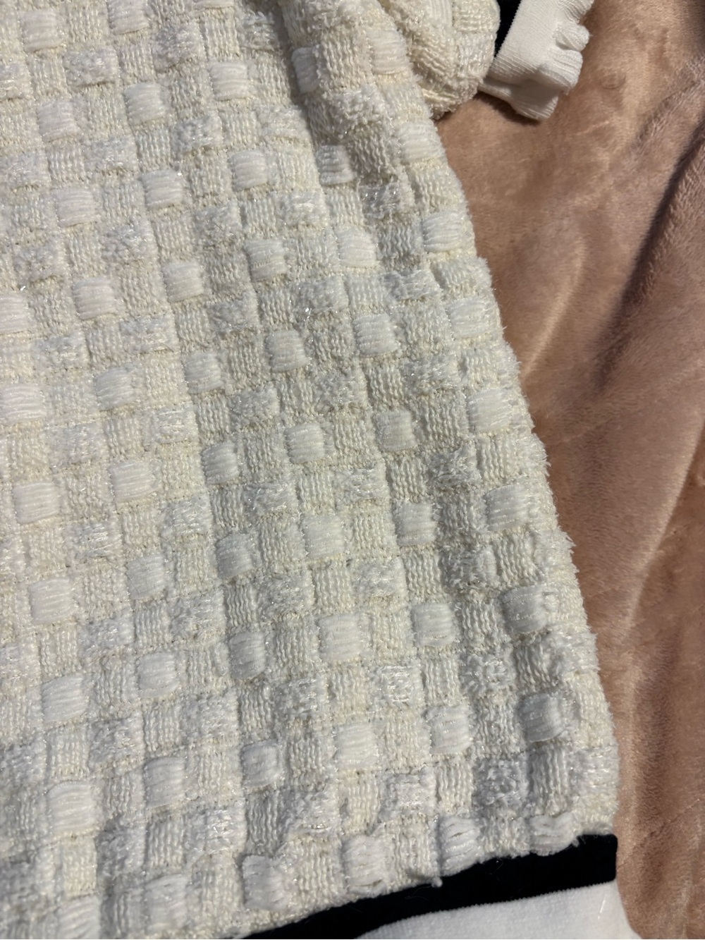 Voy Cream Short Sleeve Textured Knit Top with Black Trim - Picture 4 of 6